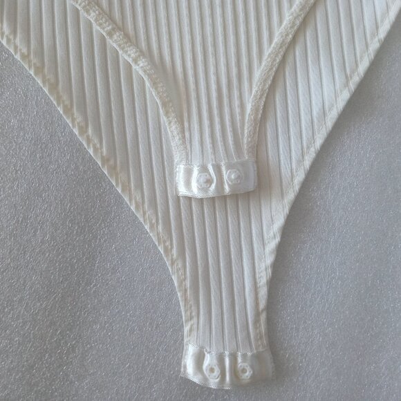 NWOT H&M Ribbed Bodysuit Textured Ivory Sleeveless Top High Cit Bottom Size M - Picture 5 of 6